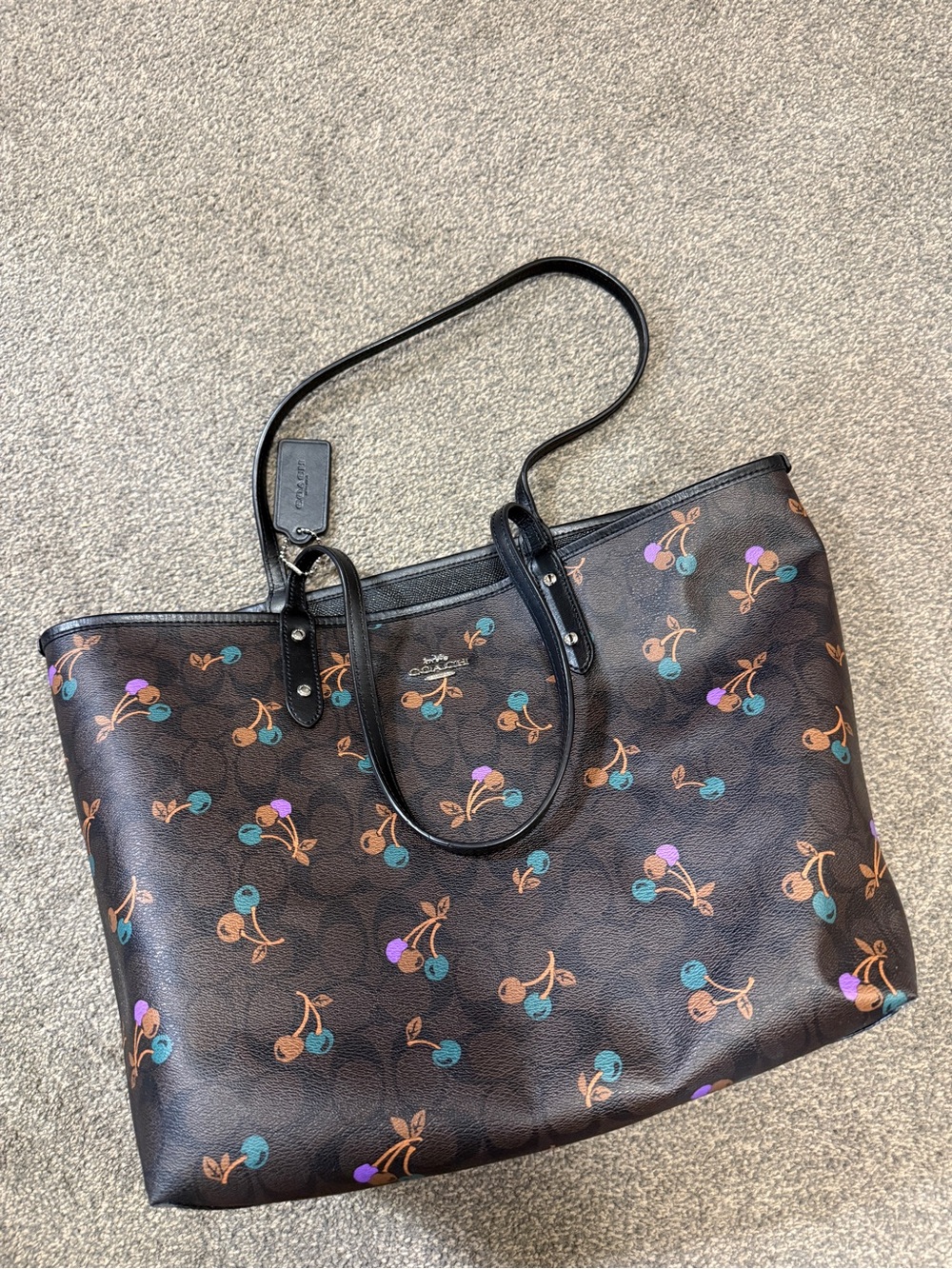 COACH F31389 REVERSIBLE CITY Tote IN SIGNATURE CANVAS WITH CHERRY PRINT - Picture 2 of 4